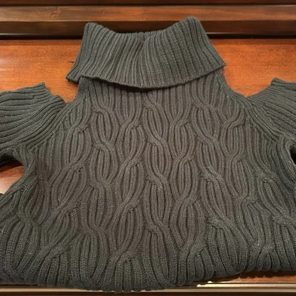 Evereve Open Shoulder Turtleneck Sweater - Picture 8 of 8